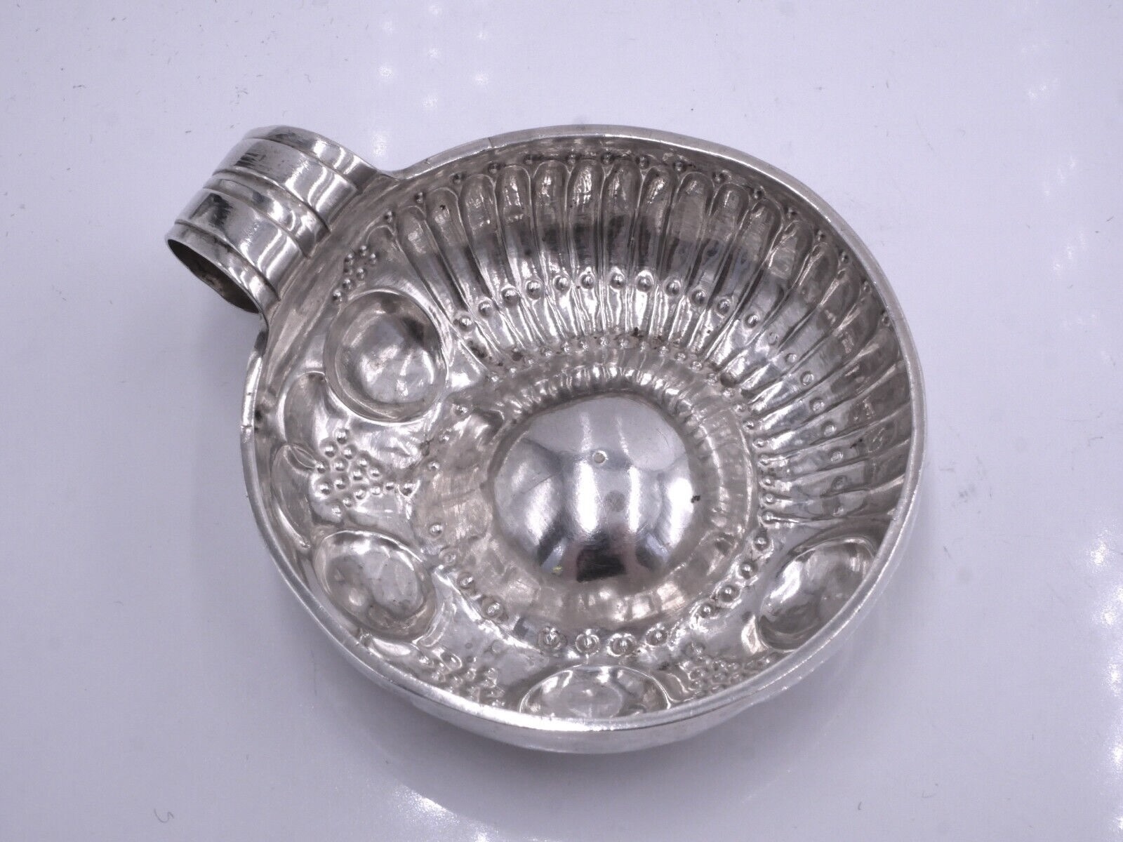 Tastevin En étain – 3 Poinçons – Diamètre 8,5 Cm – Avec Poignée